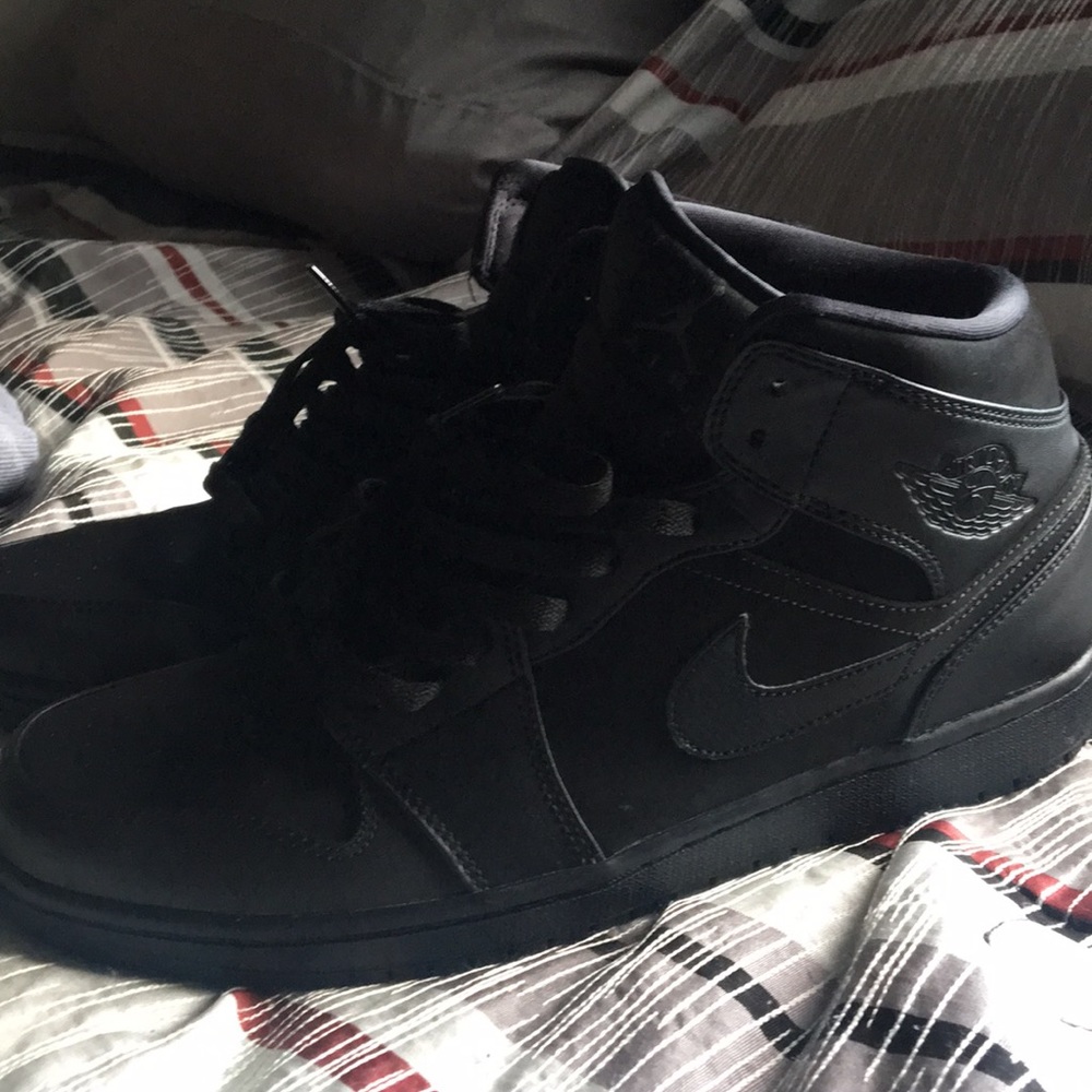 Jordan 1 mid